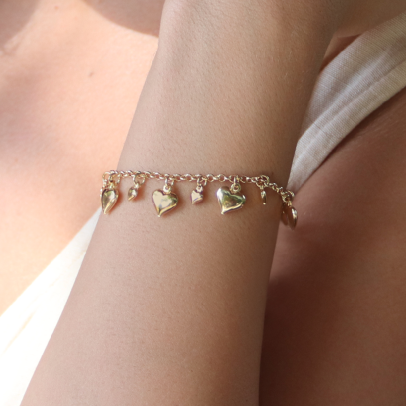 Brazalete de corazones